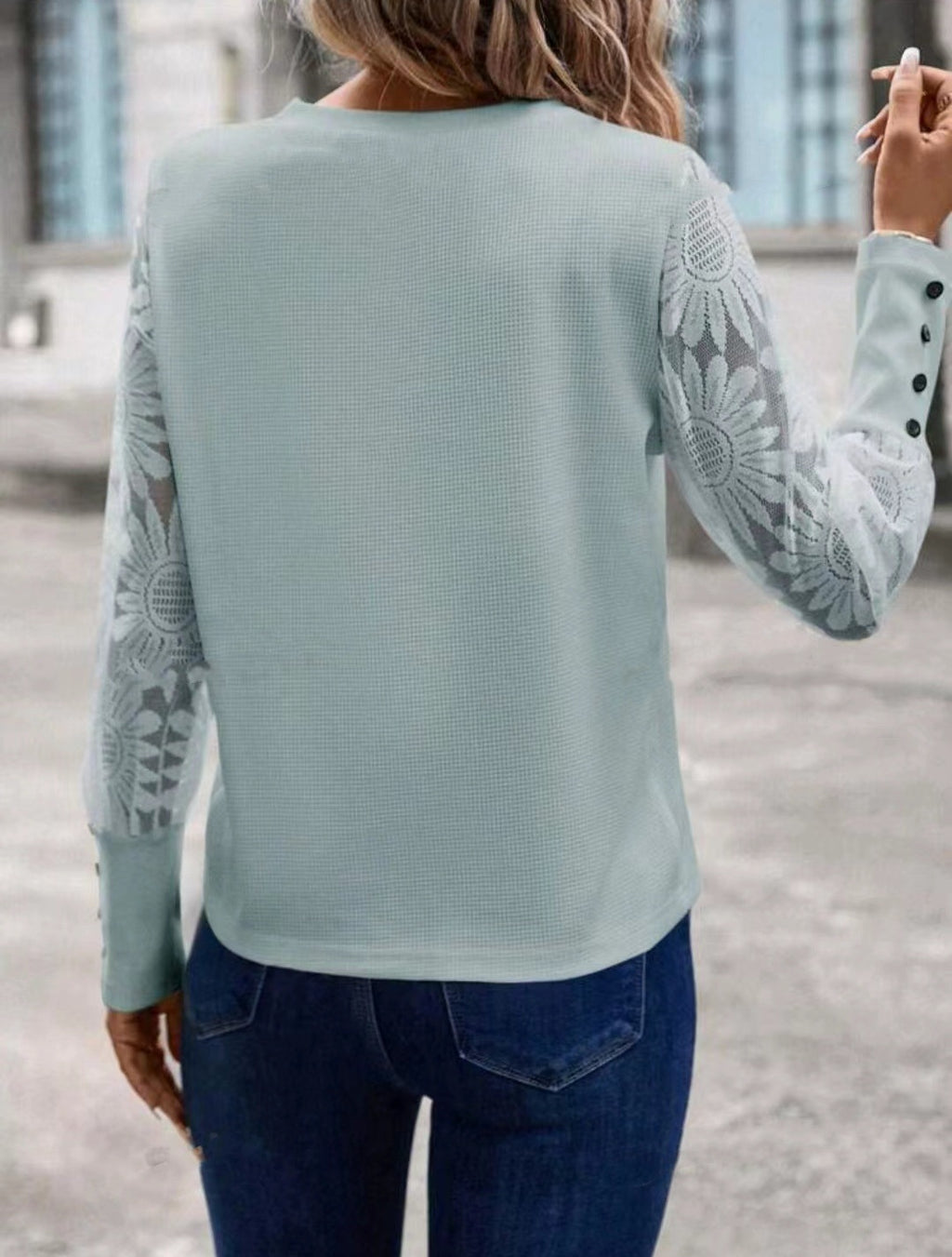 Top gofrado con mangas de encaje Coqueteo