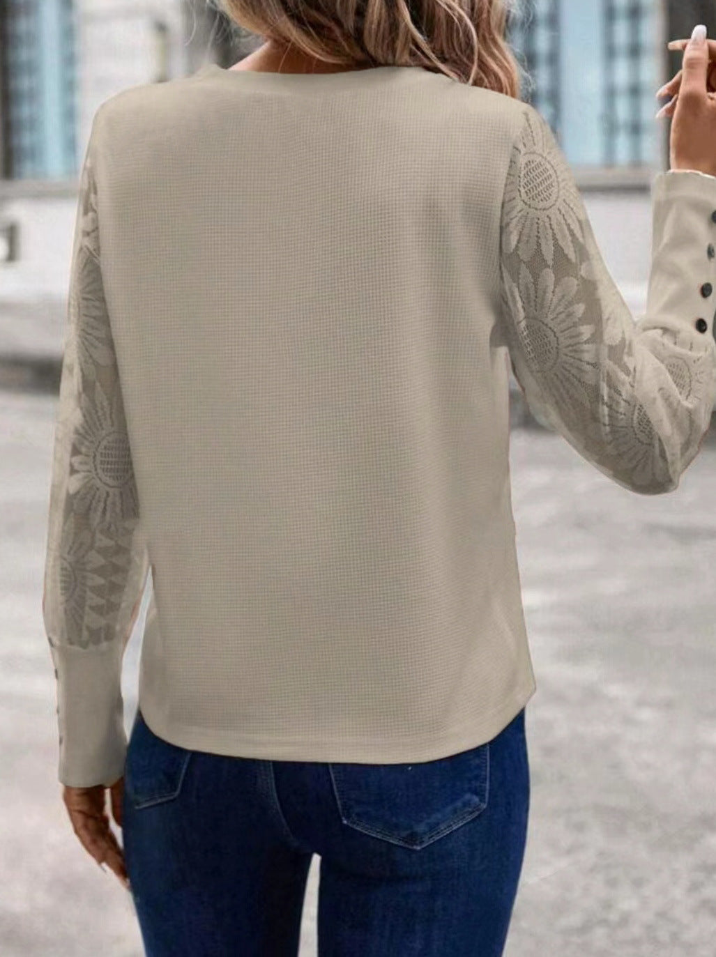 Top gofrado con mangas de encaje Coqueteo