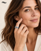 Female model wearing the Edge Chain Spinner Ring