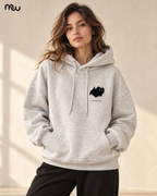 Modelo con Sudadera gráfica con capucha de Culto