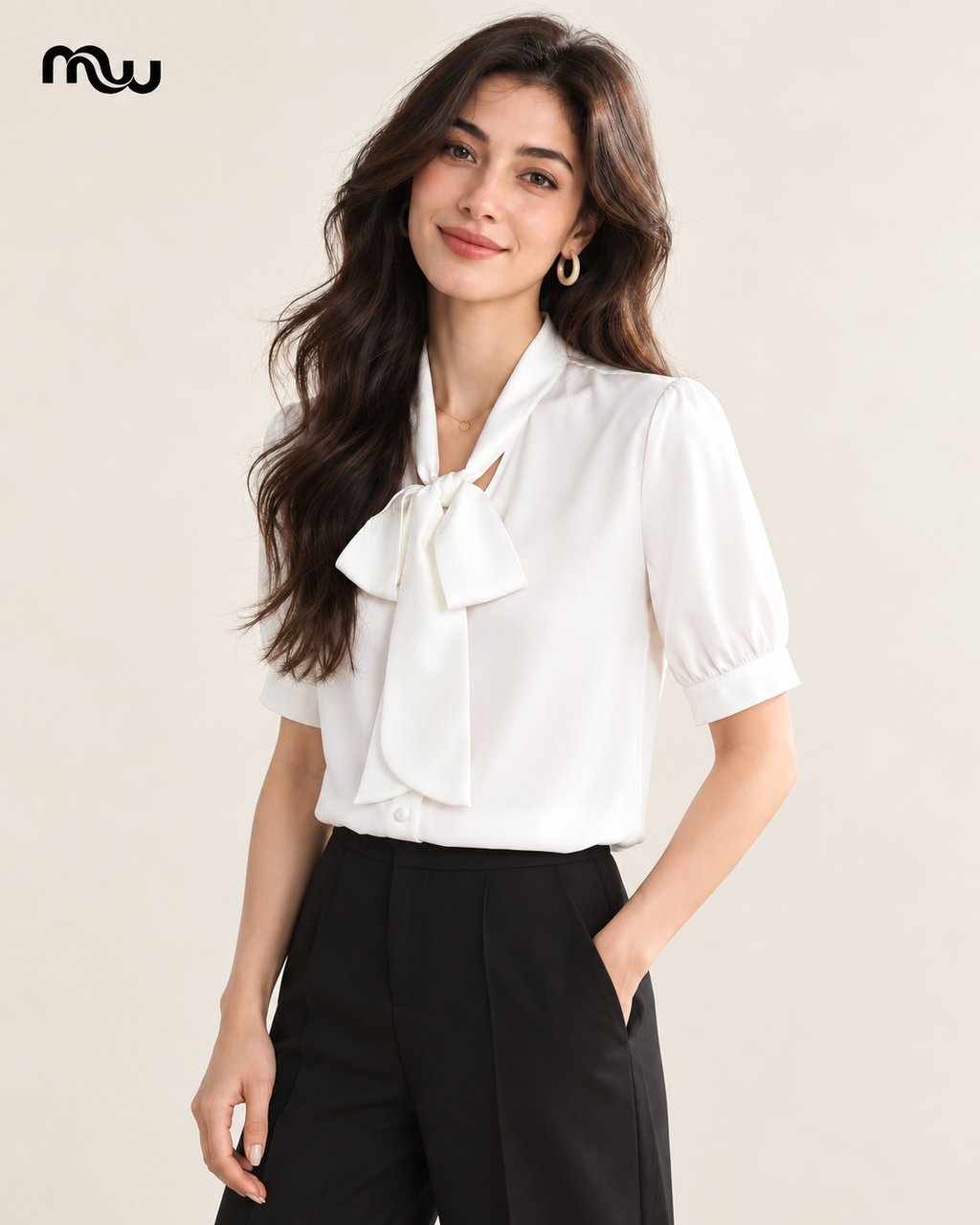 Blusa satinada con lazada Segunda Cita — imagen de ambiente de Moussewear