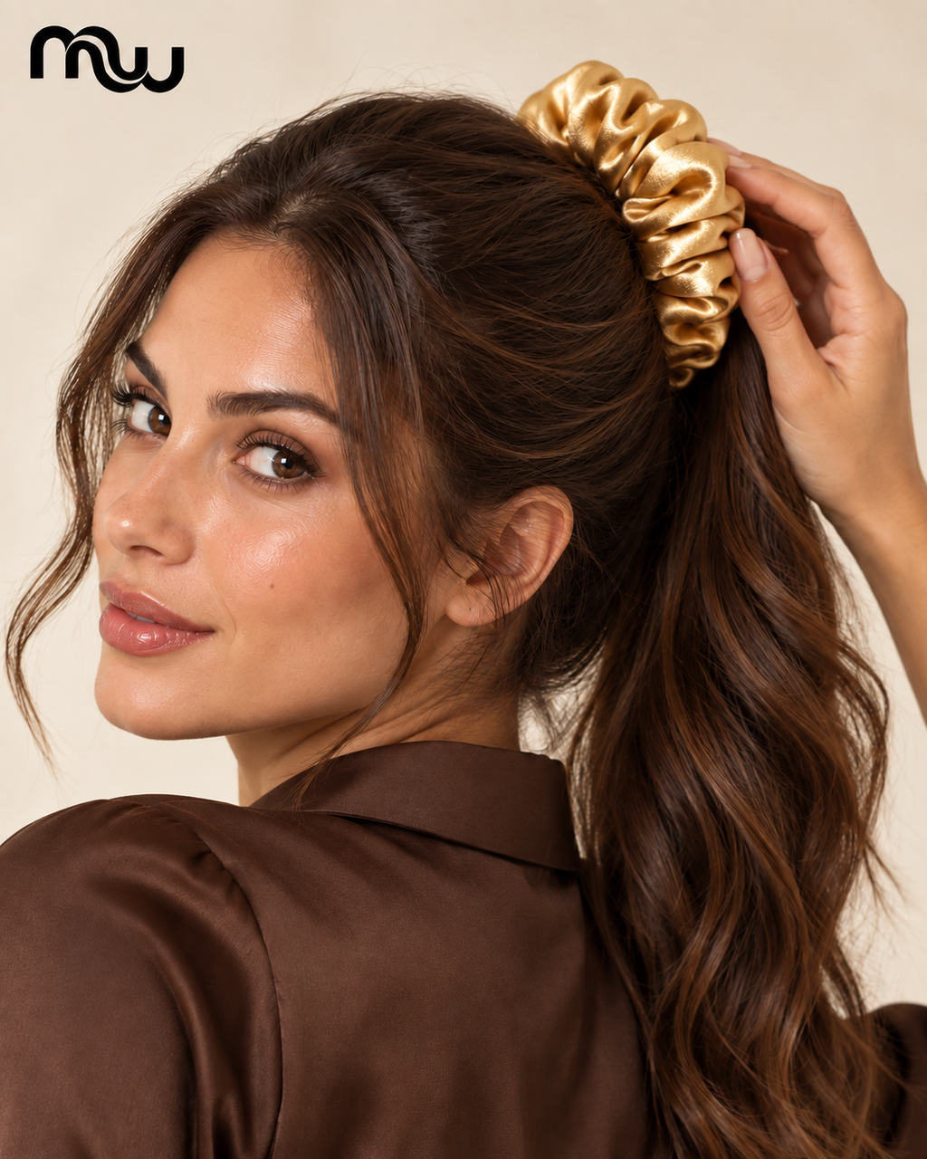 Bubbly Silk Scrunchie — Moussewear detail image